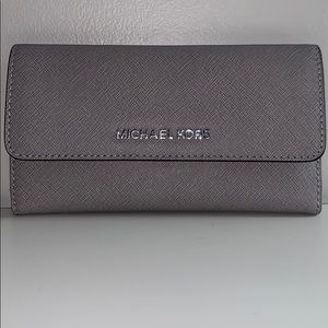 Michael Kors Jet Set Travel Trifold Wallet